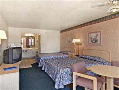 Travelodge Suites Mesa Room photo